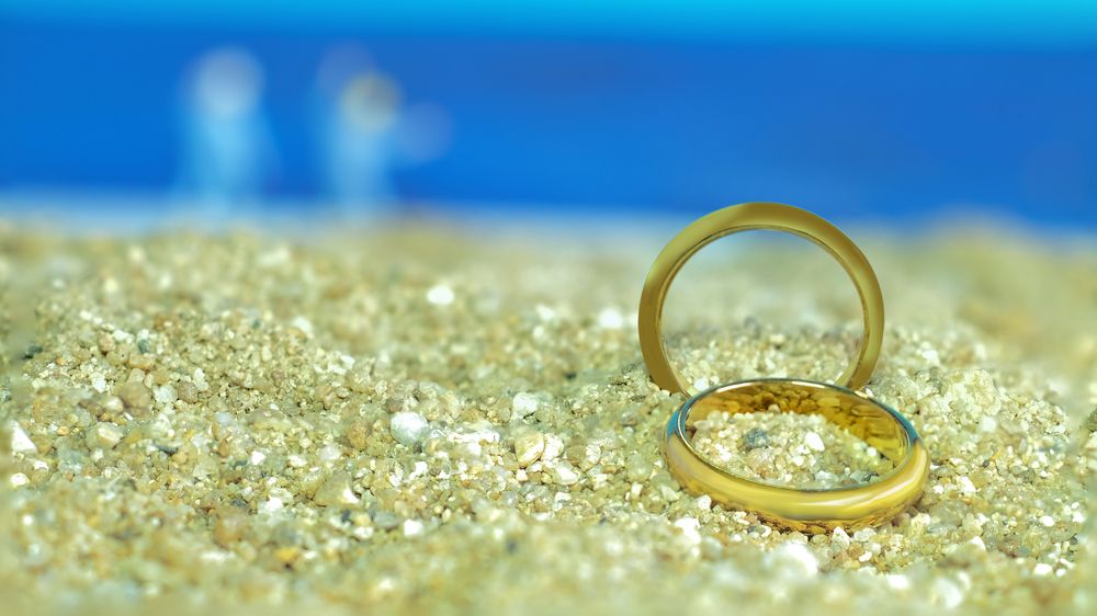 Snubní prsten ztracený v moři našli navlečený na rybě